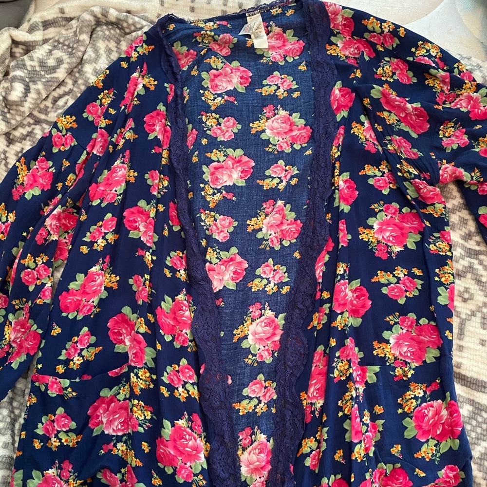 Floral Cover up w pockets!